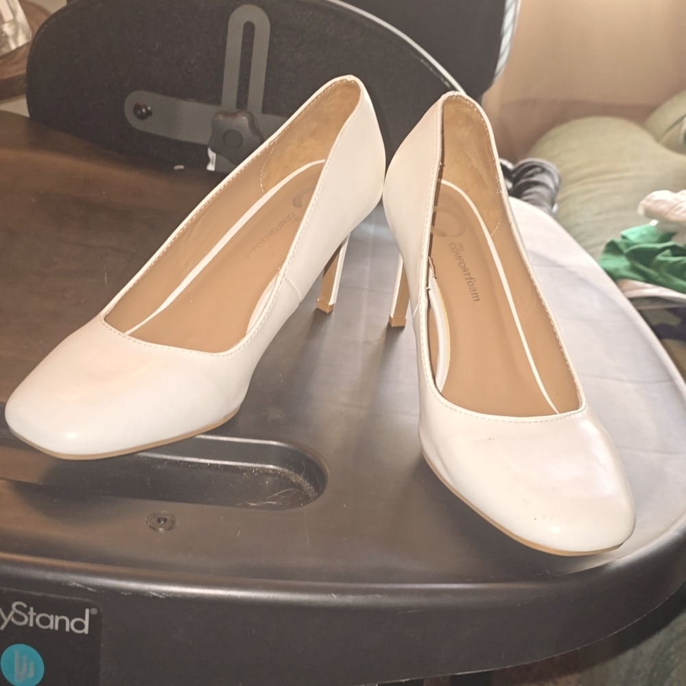 White Closed toe Pumps